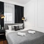 Prestigious & Classy Next To The Metro Station By Renters Warszawa