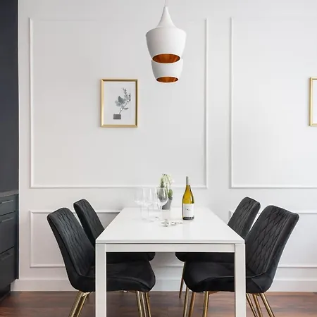 Prestigious & Classy Next To The Metro Station By Renters Apartmán Varšava