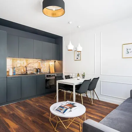 דירה Prestigious & Classy Next To The Metro Station By Renters ורשה