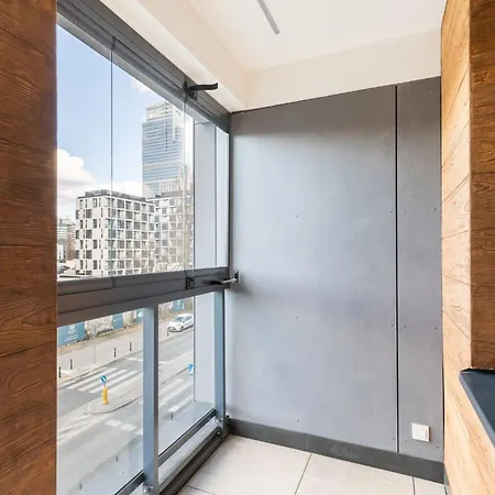 Prestigious & Classy Next To The Metro Station By Renters *