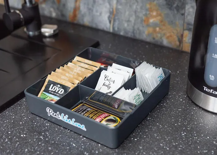 Classy & Prestigious Next To The Metro Station By Renters * Varsó