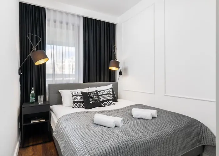 Classy & Prestigious Next To The Metro Station By Renters Varsó