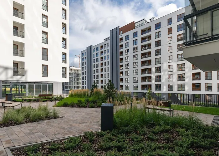 Classy & Prestigious Next To The Metro Station By Renters Apartman Varsó