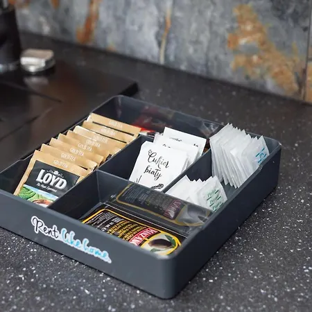 Classy & Prestigious Next To The Metro Station By Renters * ワルシャワ