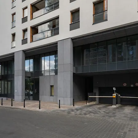 Prestigious & Classy Next To The Metro Station By Renters 华沙
